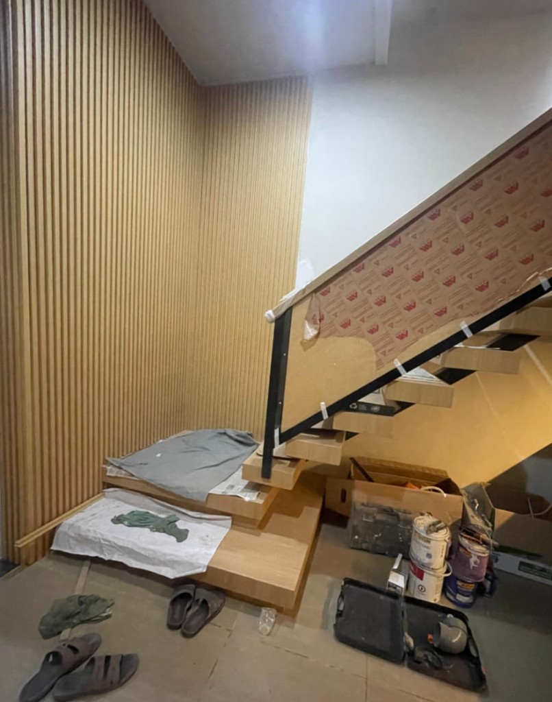 Tangga kayu interior